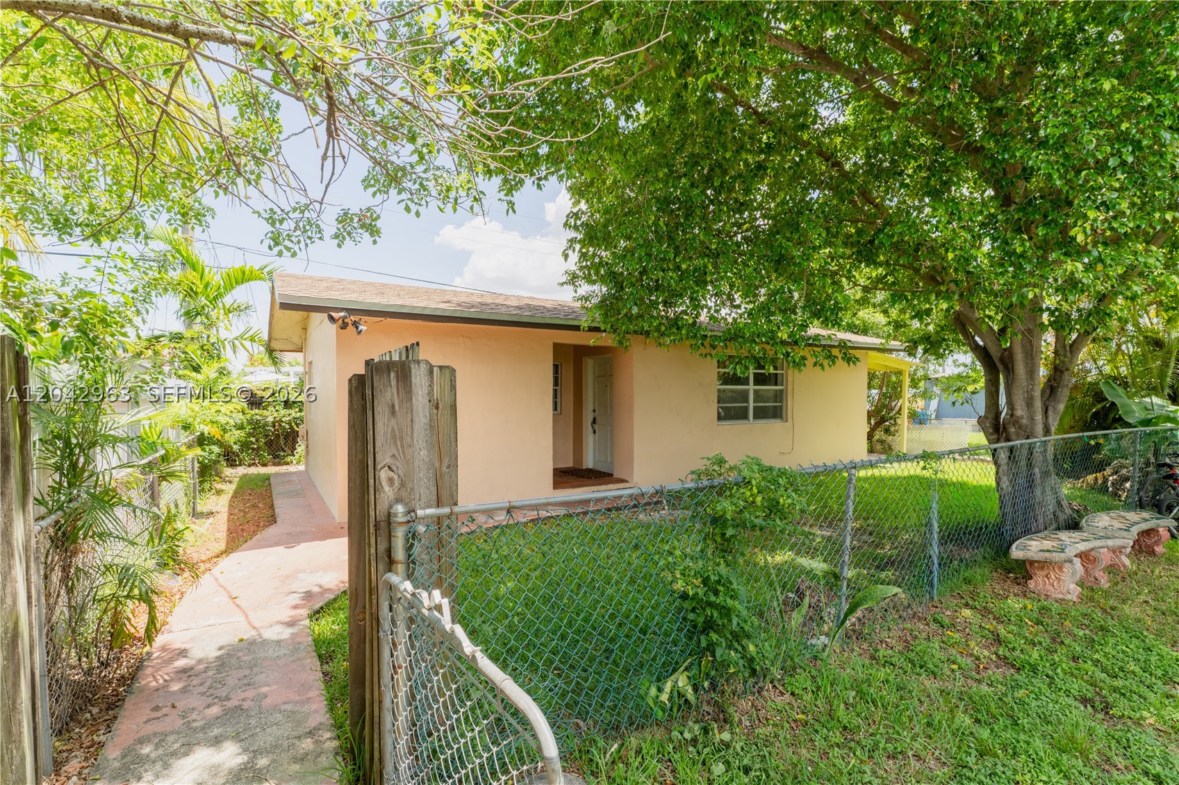 9265 SW 38th St, Miami FL 33165