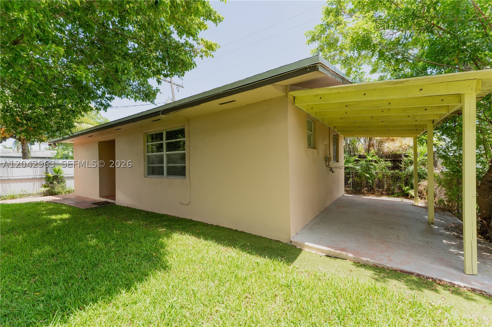 9265 SW 38th St, Miami FL 33165