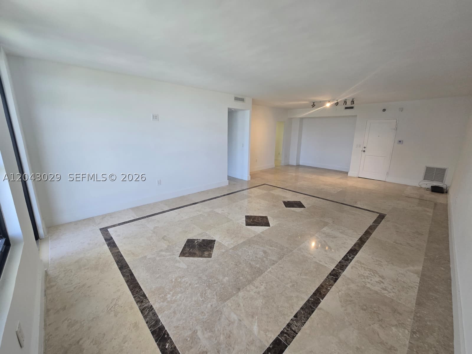 Bal Harbour FL 33154 - A12043029