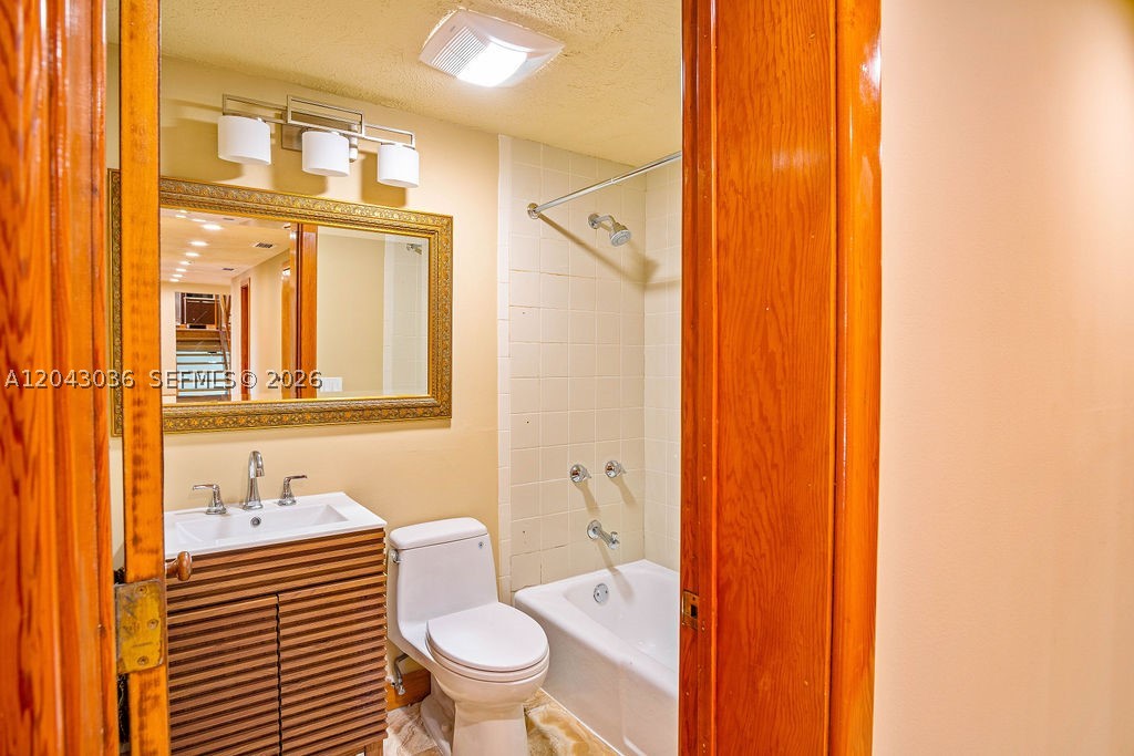 6960 Mira Flores Ave #6960, Coral Gables FL 33143