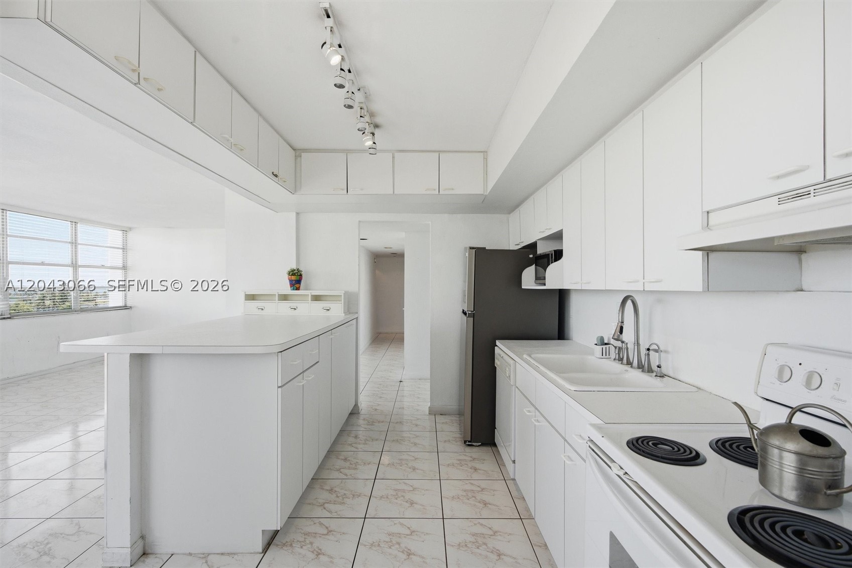 11930 N Bayshore Dr #609, North Miami FL 33181
