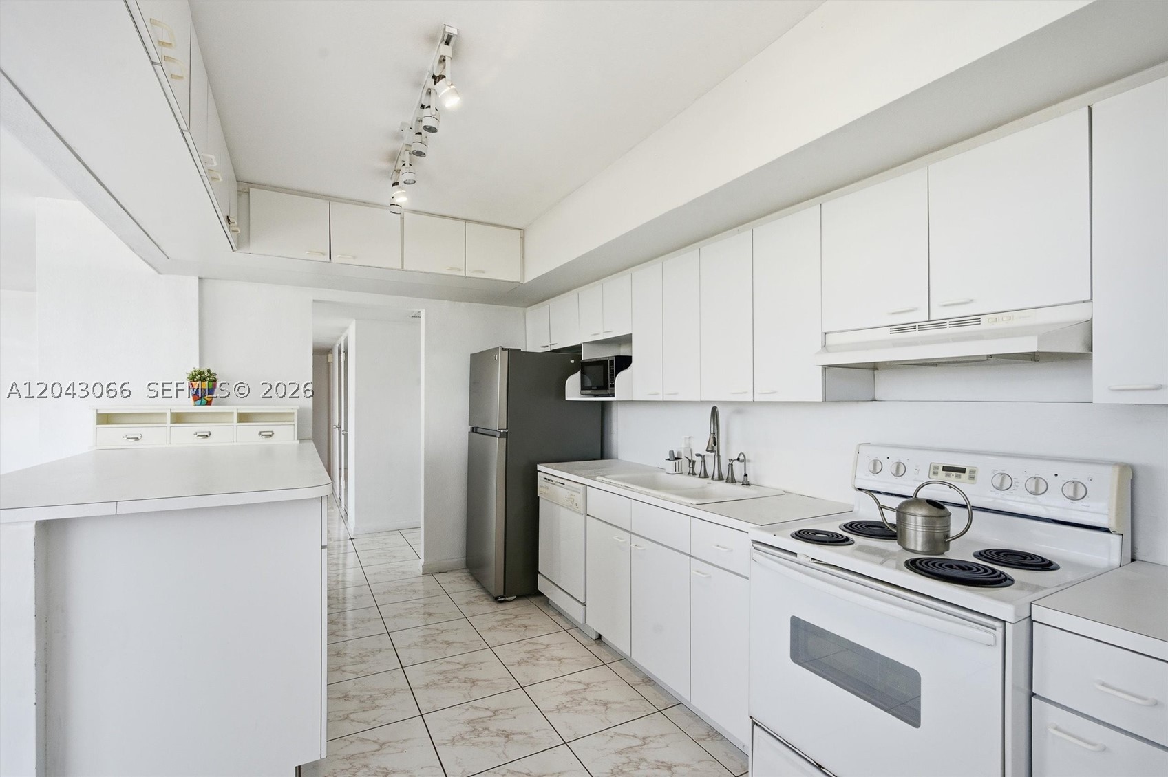 11930 N Bayshore Dr #609, North Miami FL 33181