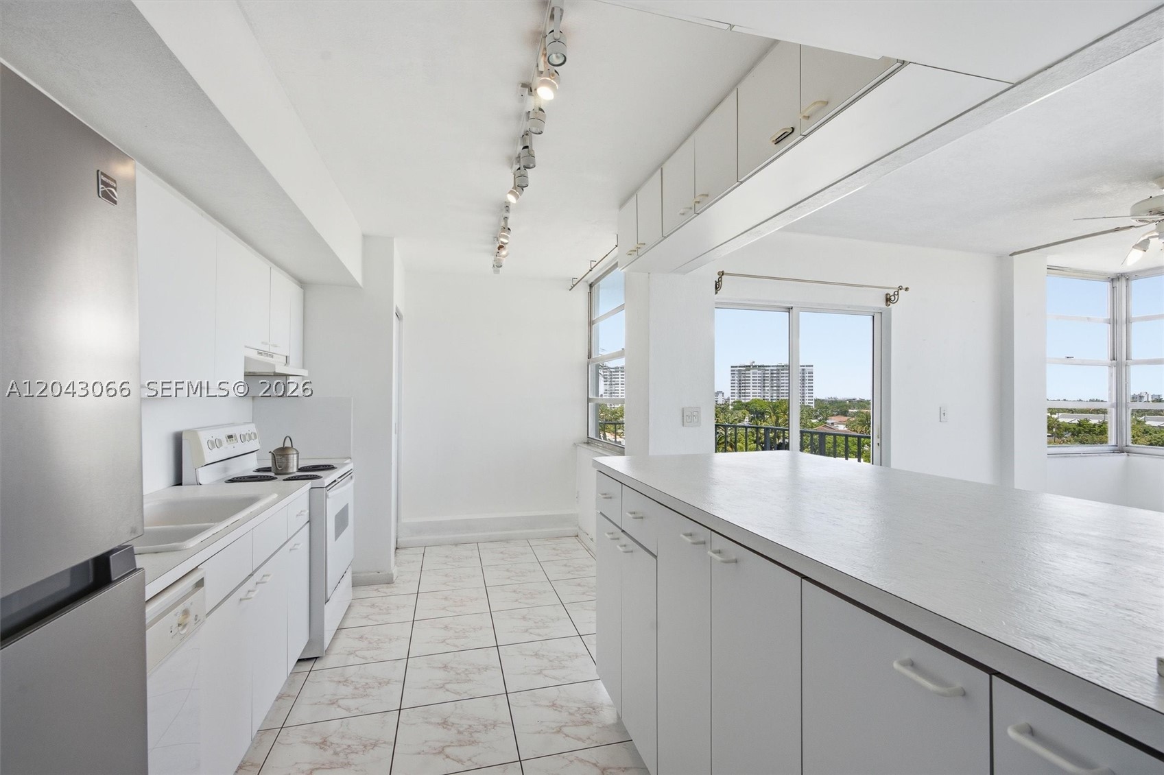 11930 N Bayshore Dr #609, North Miami FL 33181