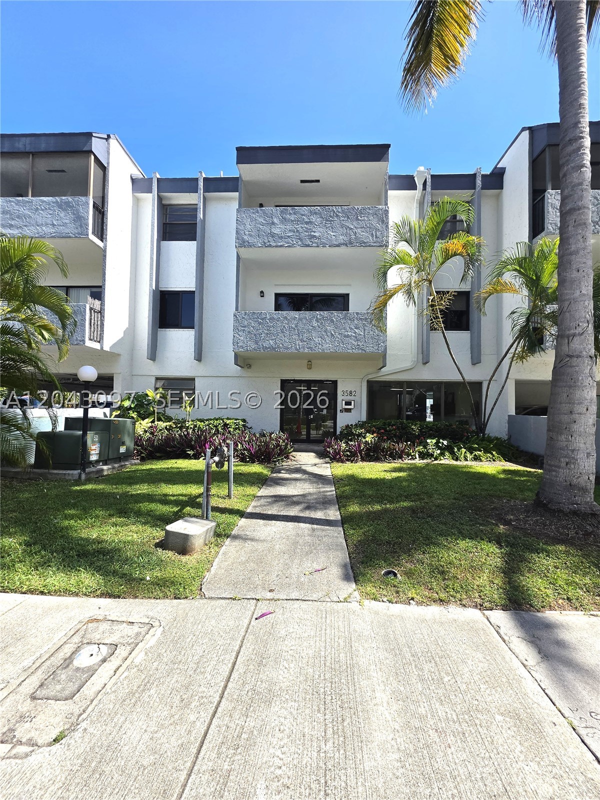 3582 NE 171st St #307, North Miami Beach FL 33160