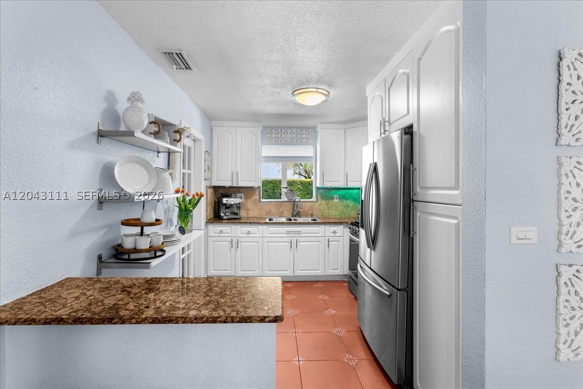 8341 SW 14th St, Miami FL 33144