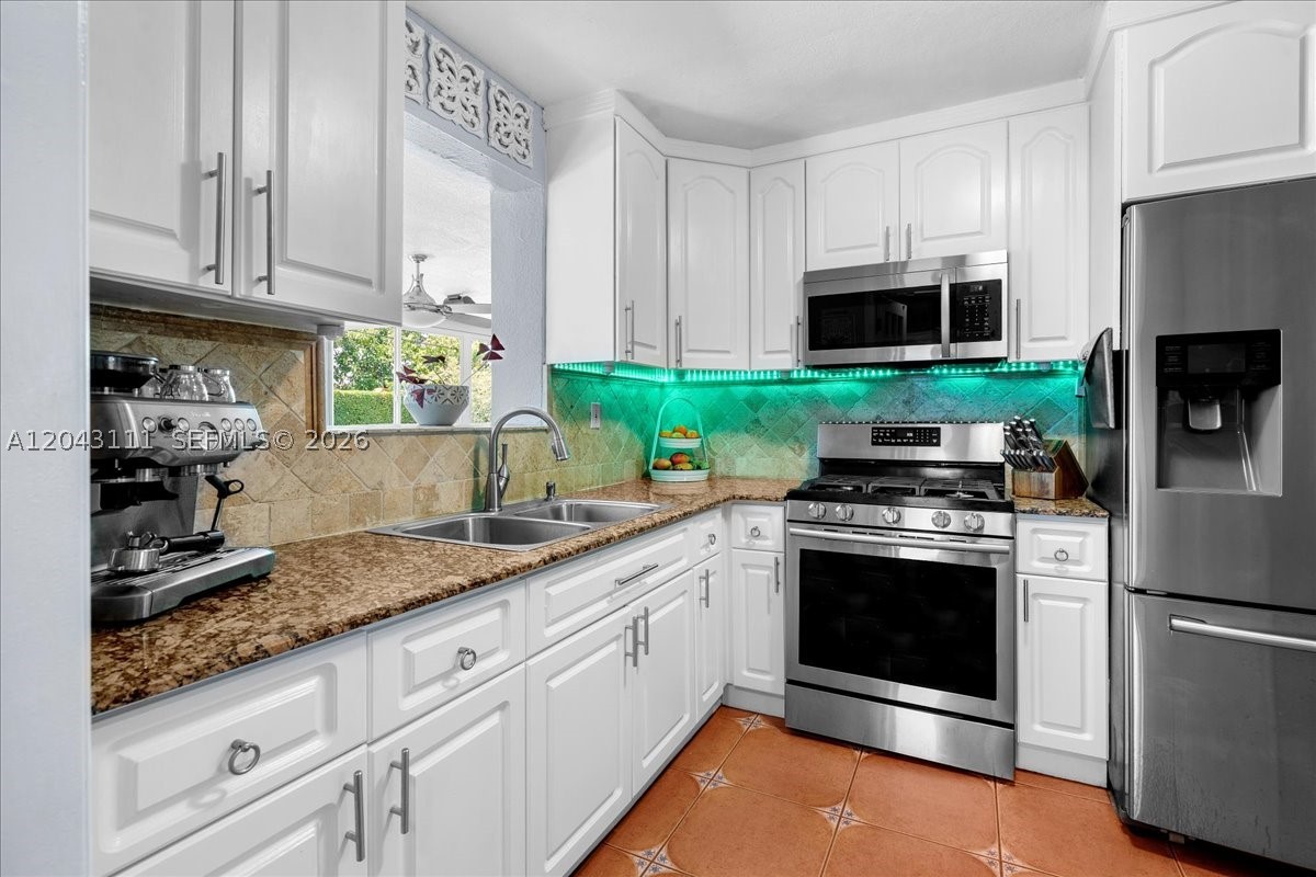8341 SW 14th St, Miami FL 33144