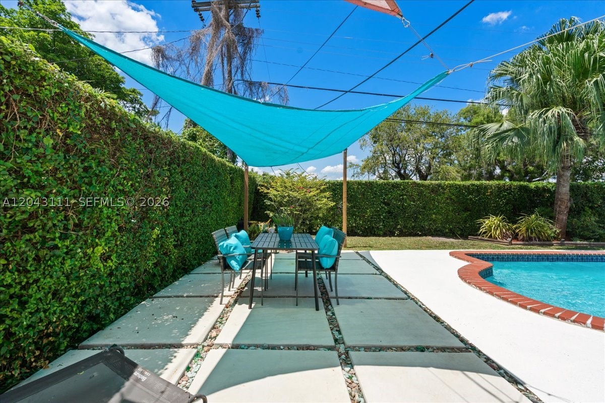 8341 SW 14th St, Miami FL 33144