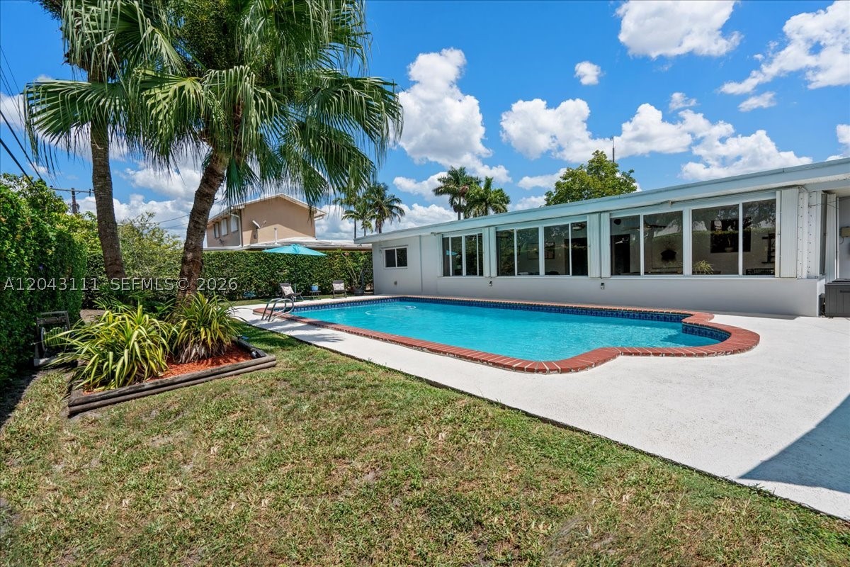 8341 SW 14th St, Miami FL 33144