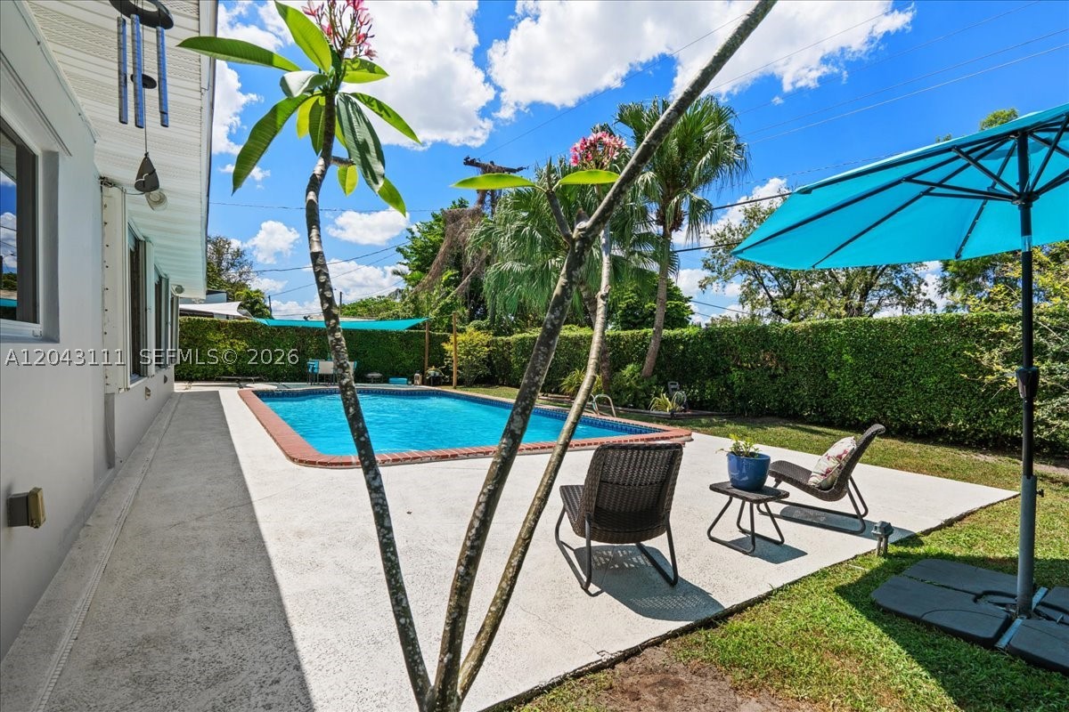 8341 SW 14th St, Miami FL 33144