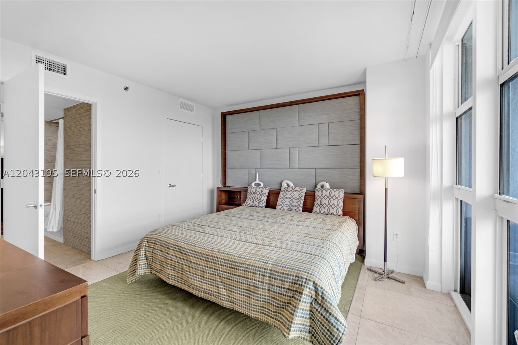 50 Biscayne Blvd #904, Miami FL 33132