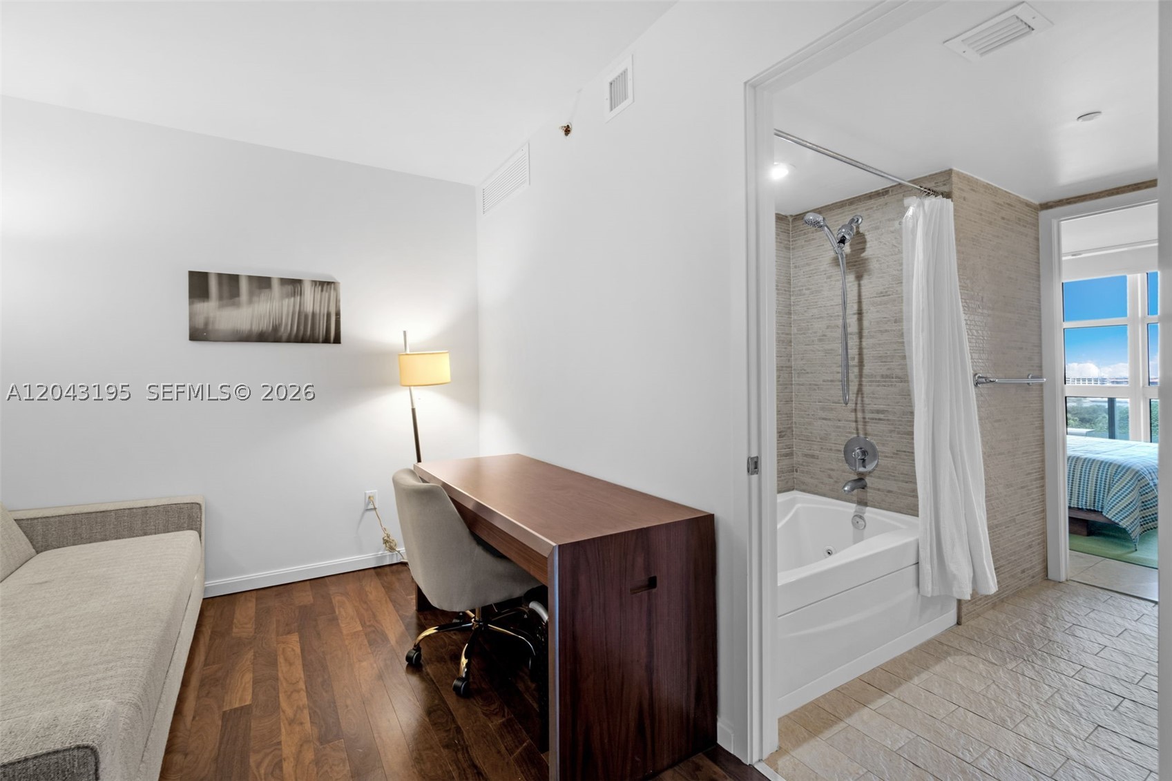 50 Biscayne Blvd #904, Miami FL 33132