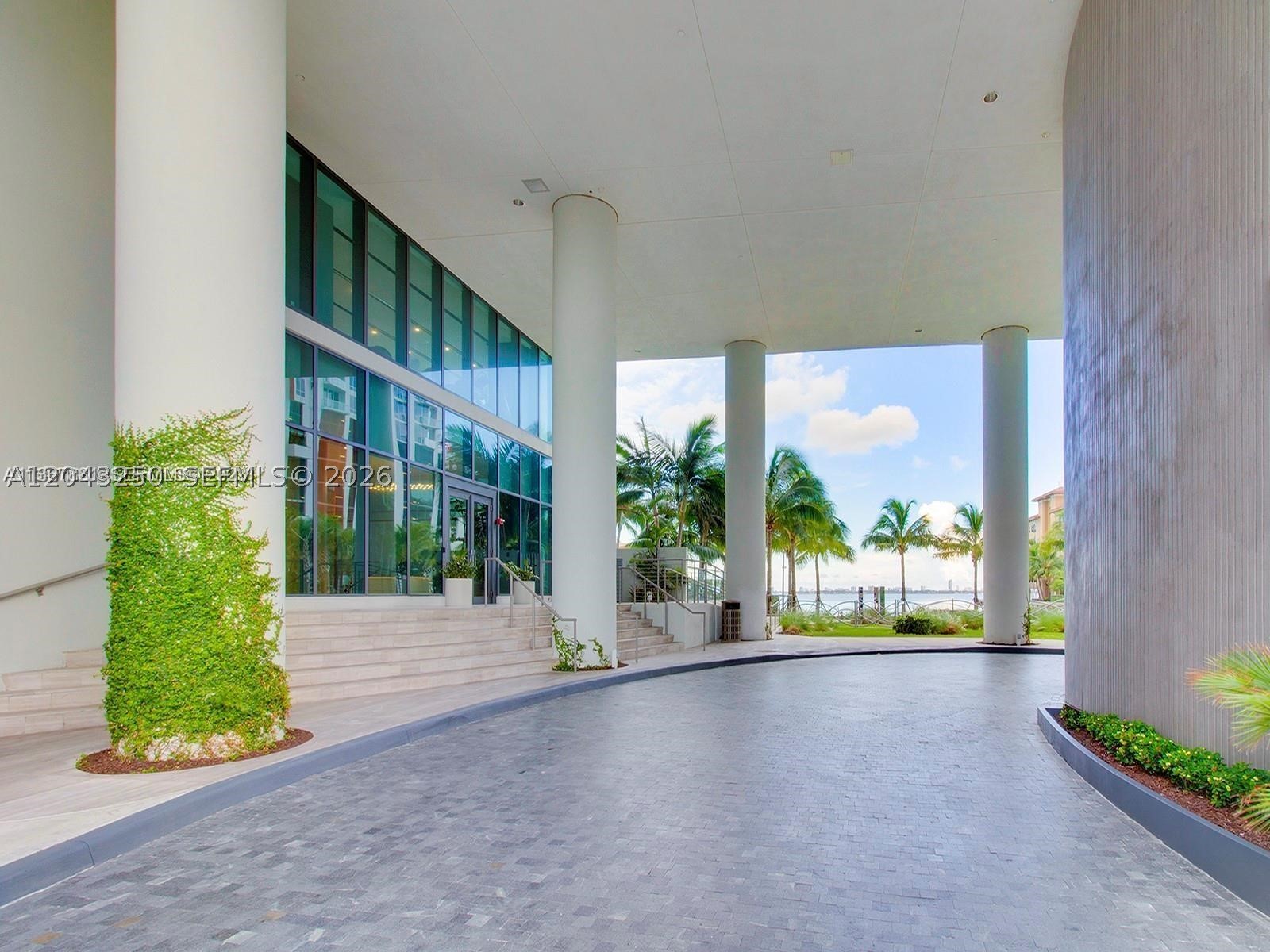 460 NE 28th St #3608, Miami FL 33137