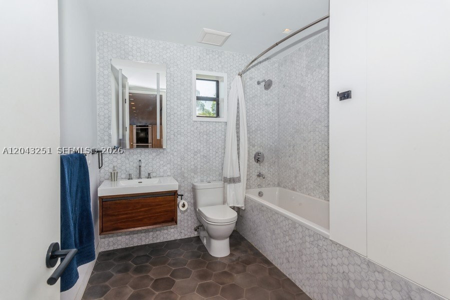 1035 Catalonia ave, Coral Gables FL 33134