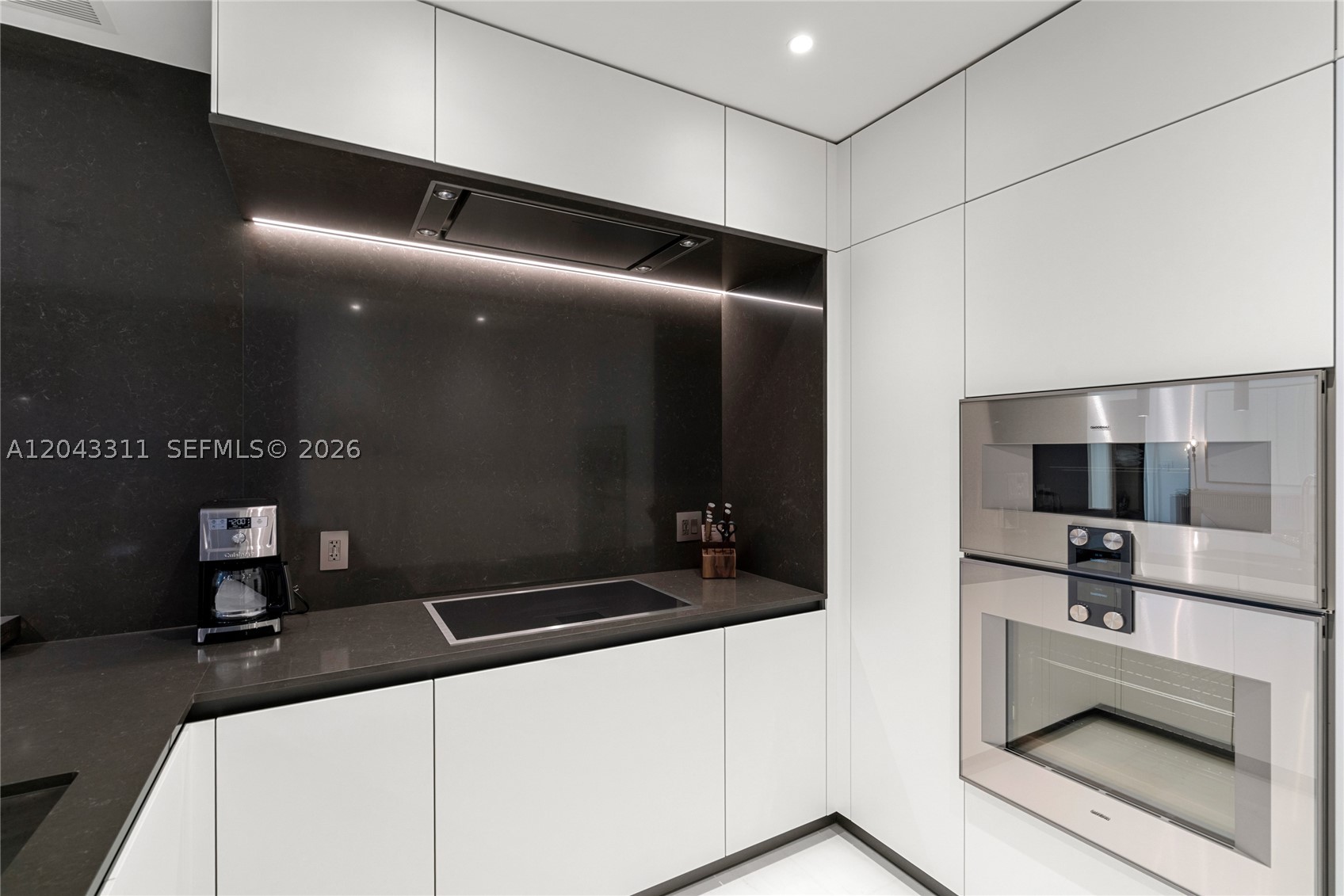 300 Biscayne Boulevard Way #4009W, Miami FL 33131