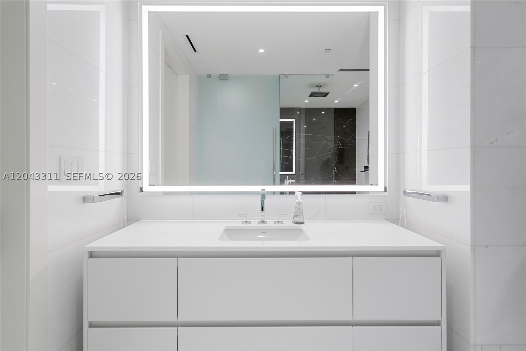 300 Biscayne Boulevard Way #4009W, Miami FL 33131