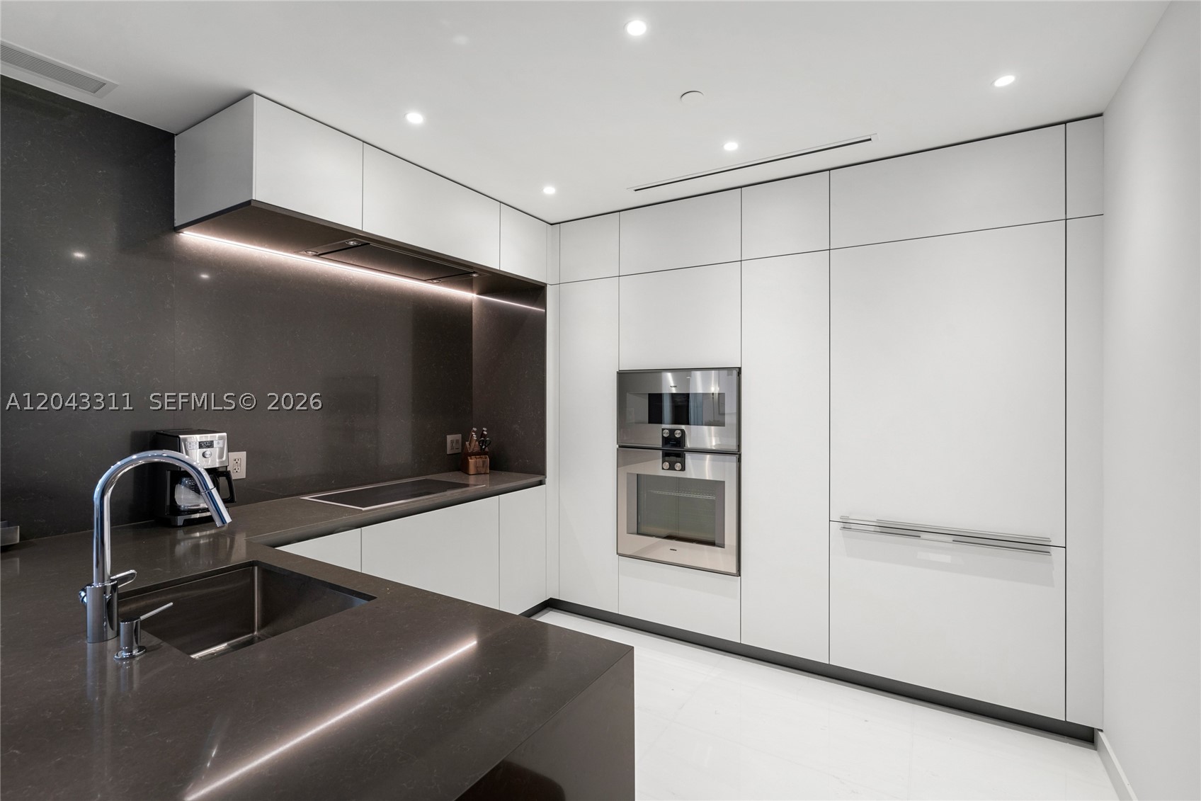 300 Biscayne Boulevard Way #4009W, Miami FL 33131