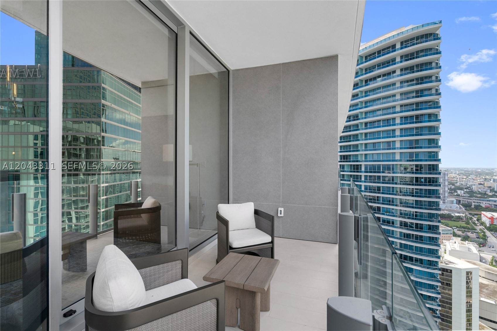 300 Biscayne Boulevard Way #4009W, Miami FL 33131