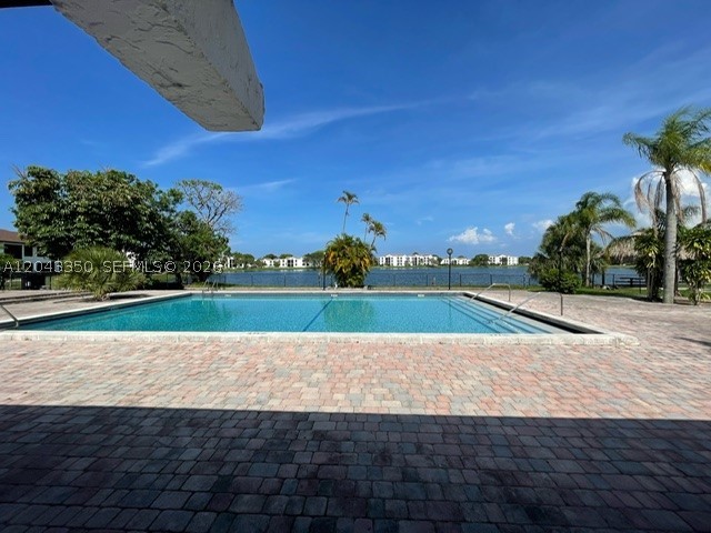 215 Lake Pointe Dr #109, Oakland Park FL 33309