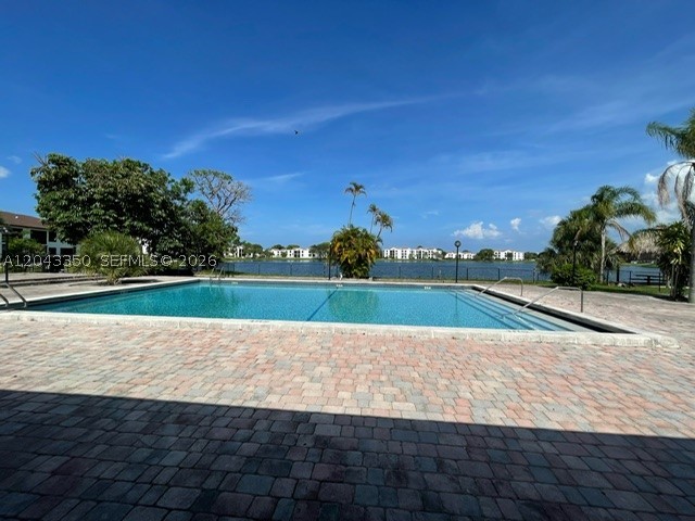 215 Lake Pointe Dr #109, Oakland Park FL 33309