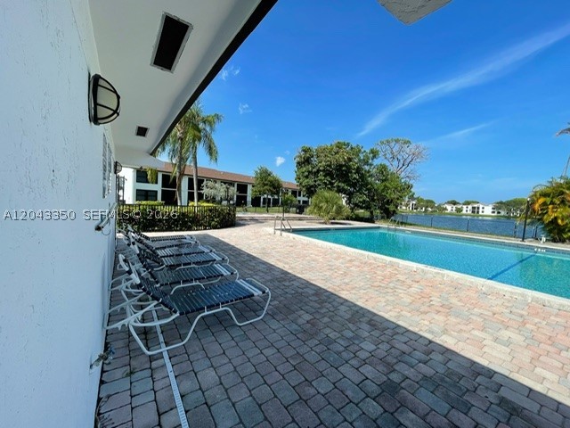 215 Lake Pointe Dr #109, Oakland Park FL 33309