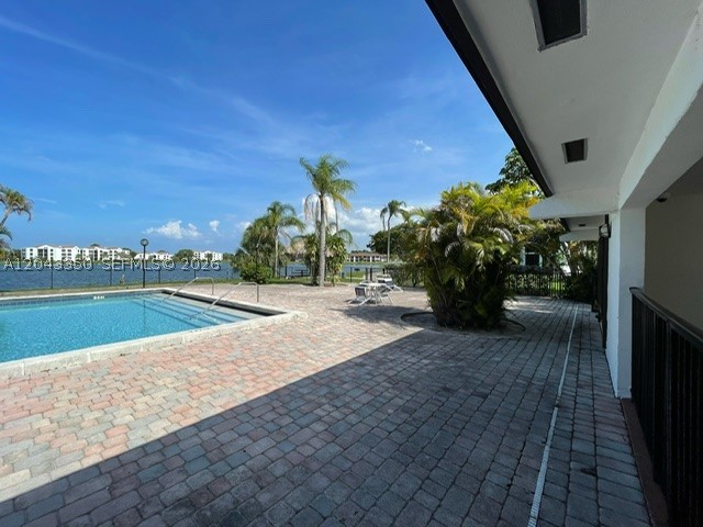 215 Lake Pointe Dr #109, Oakland Park FL 33309