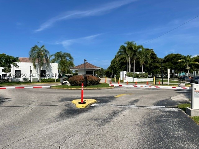 215 Lake Pointe Dr #109, Oakland Park FL 33309