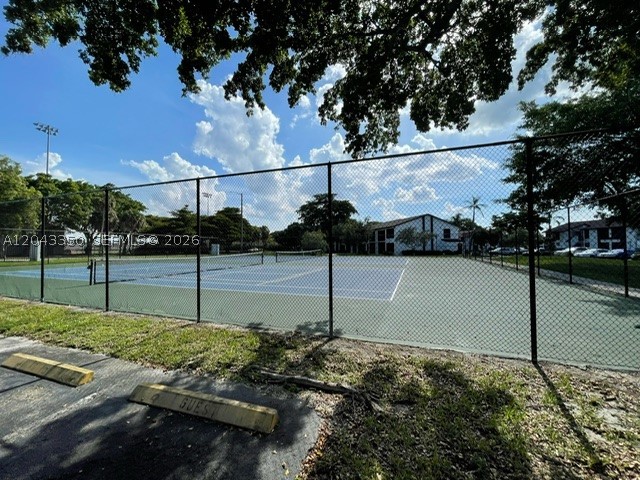 215 Lake Pointe Dr #109, Oakland Park FL 33309