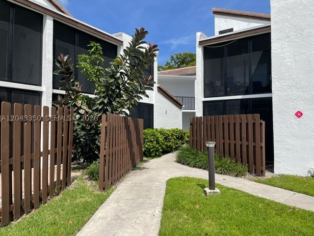 215 Lake Pointe Dr #109, Oakland Park FL 33309