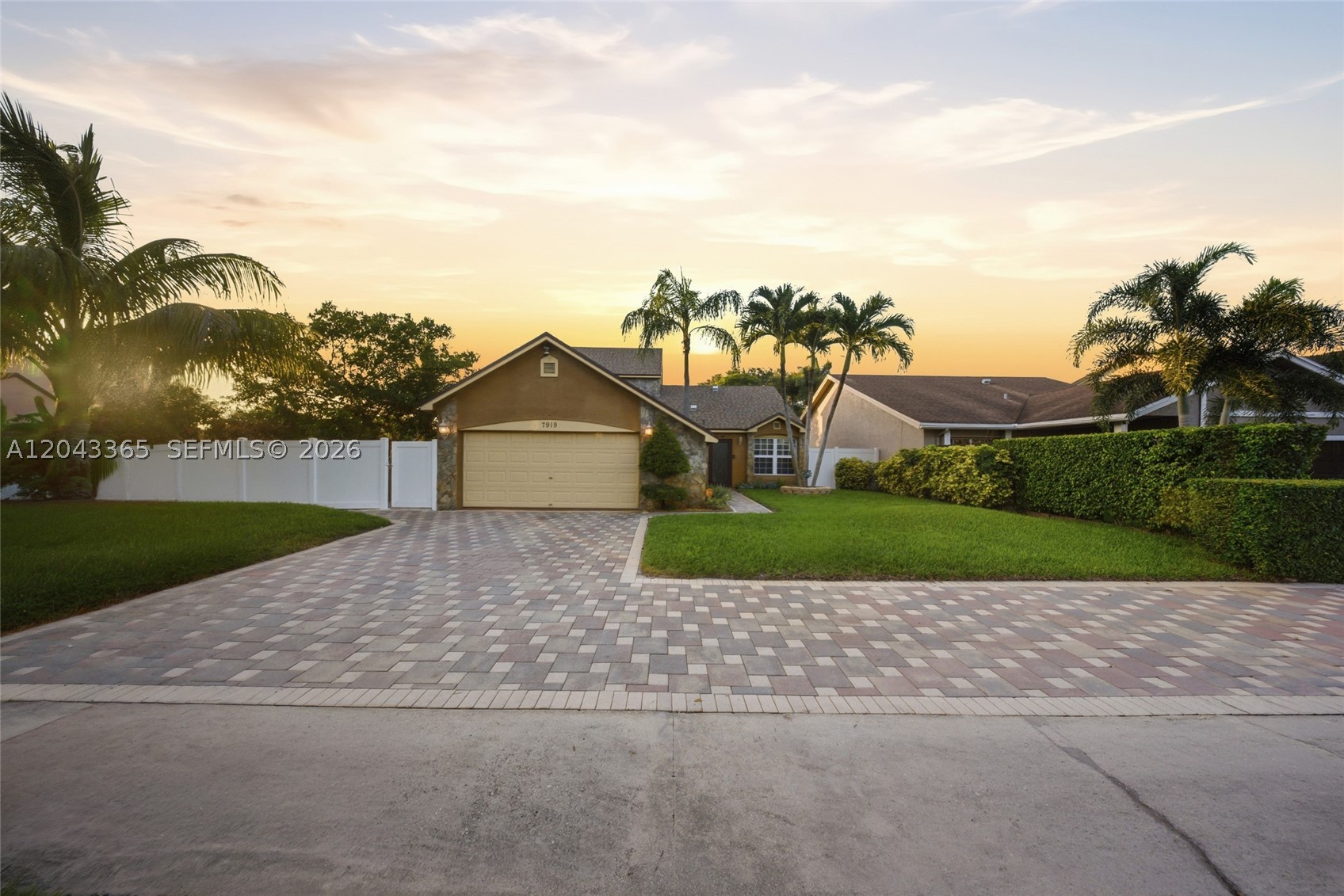 7919 NW 50th St, Lauderhill FL 33351