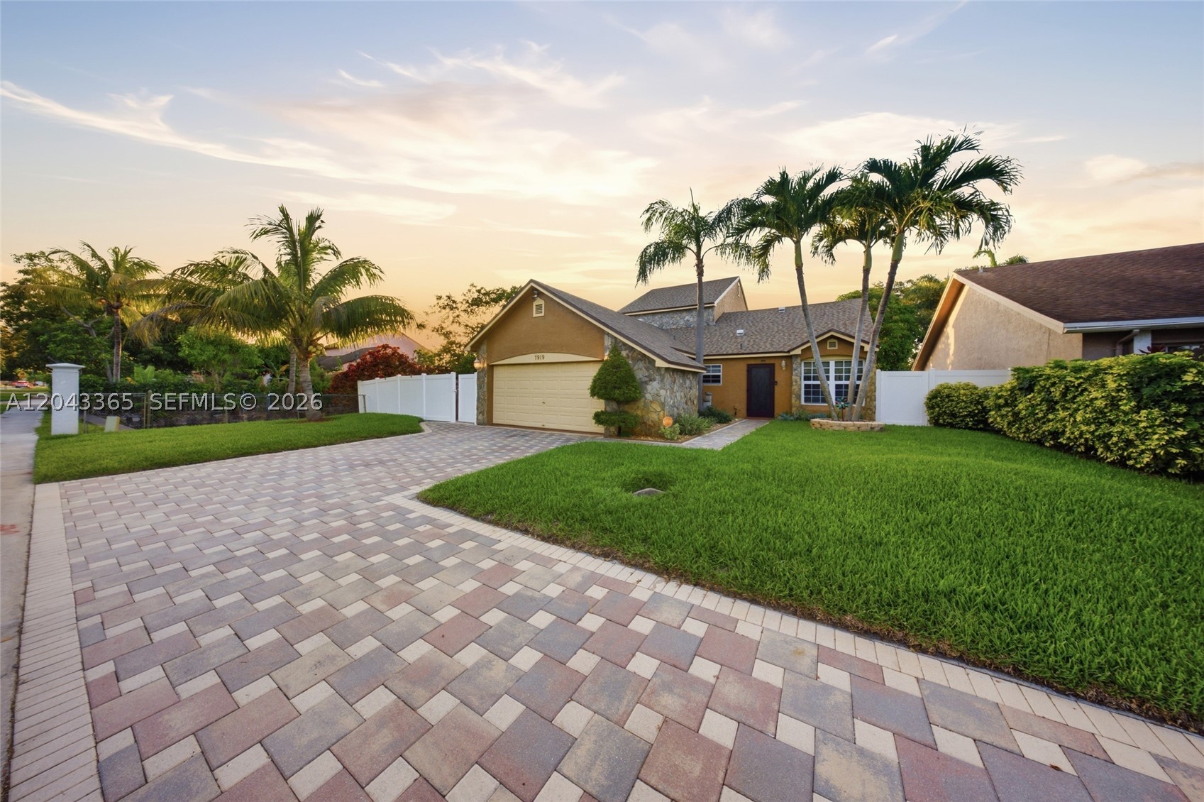 7919 NW 50th St, Lauderhill FL 33351