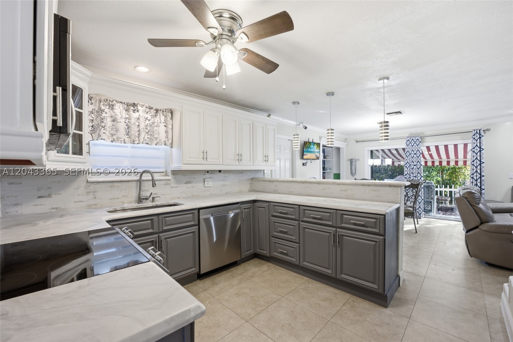 7919 NW 50th St, Lauderhill FL 33351