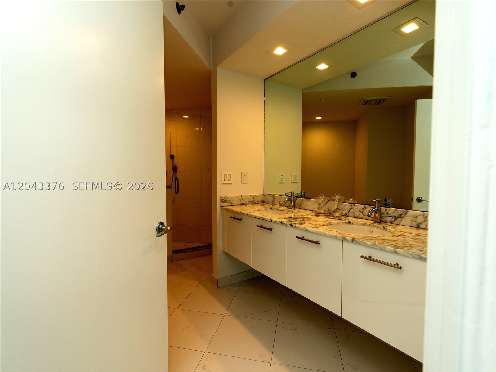 500 Brickell Ave #1407, Miami FL 33131
