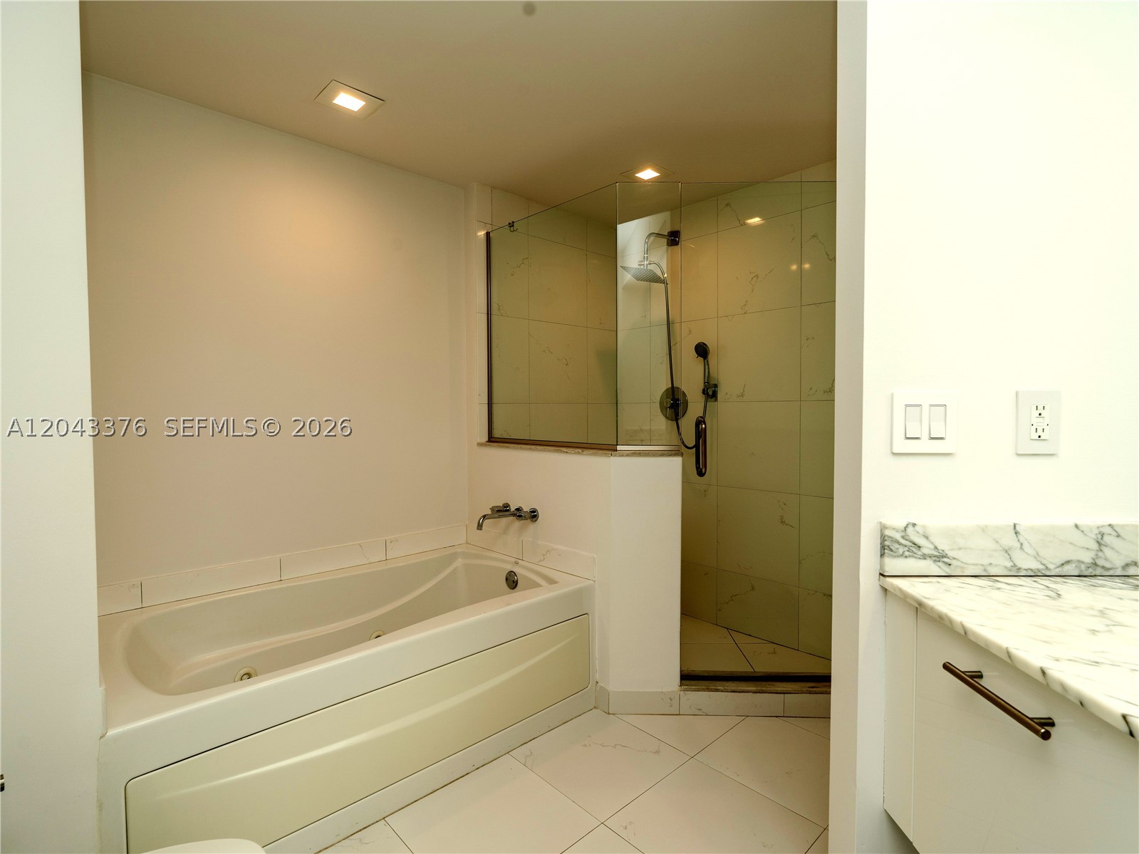 500 Brickell Ave #1407, Miami FL 33131