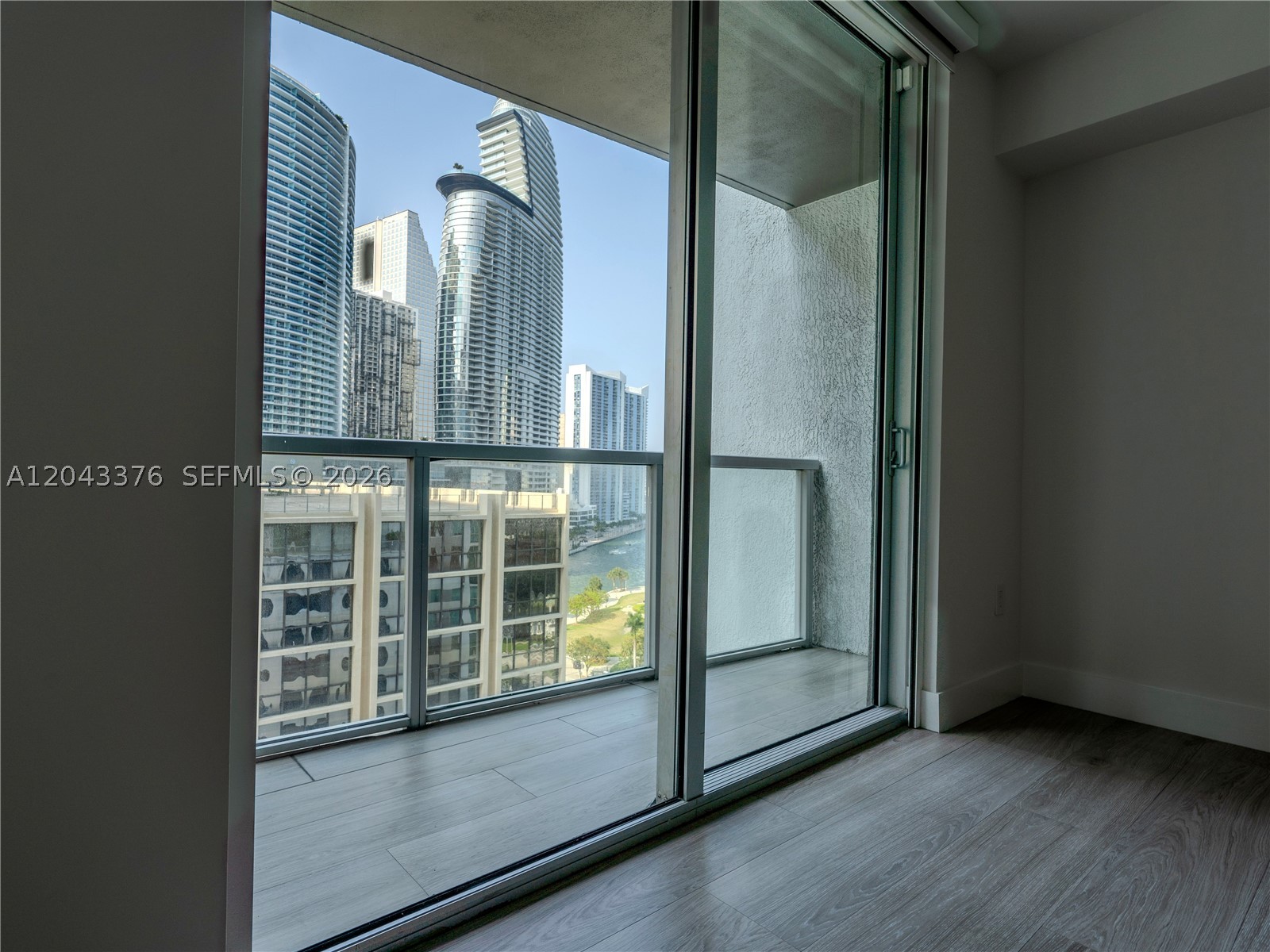 500 Brickell Ave #1407, Miami FL 33131