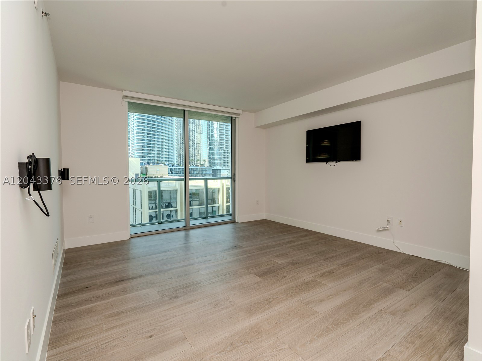 500 Brickell Ave #1407, Miami FL 33131