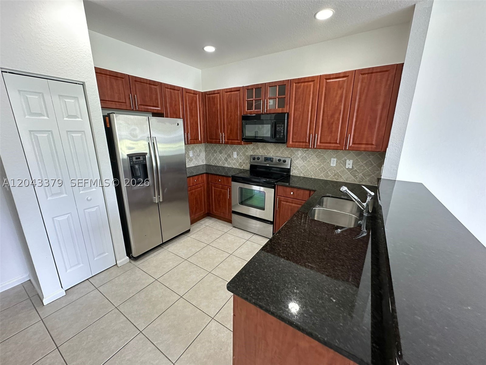 3595 NW 13th St #3595, Lauderhill FL 33311