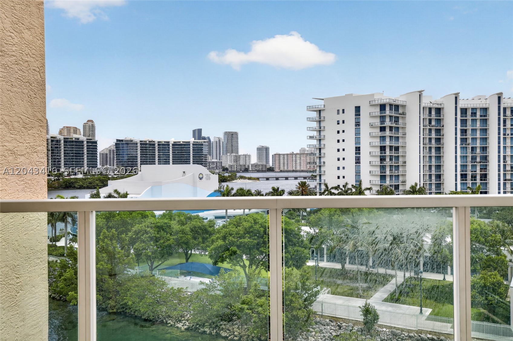 3330 NE 190th St #718, Aventura FL 33180