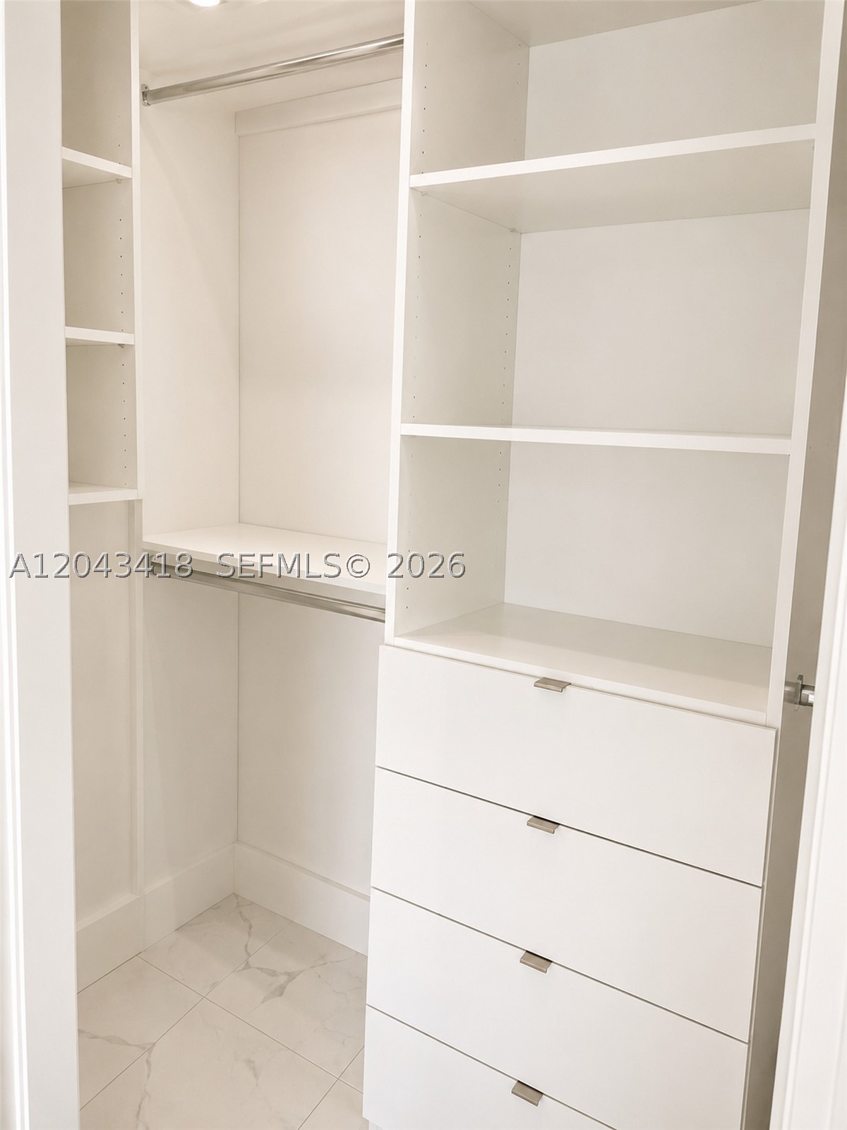 1300 Brickell Bay Dr #1806, Miami FL 33131