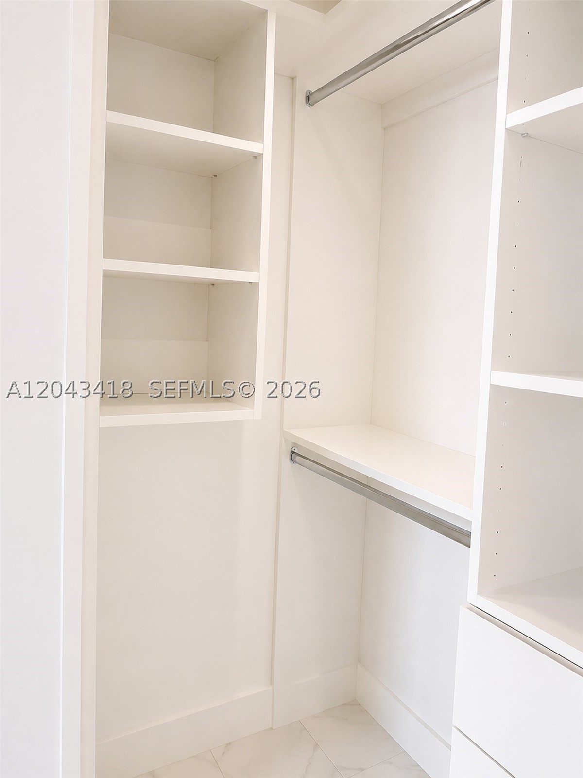 1300 Brickell Bay Dr #1806, Miami FL 33131