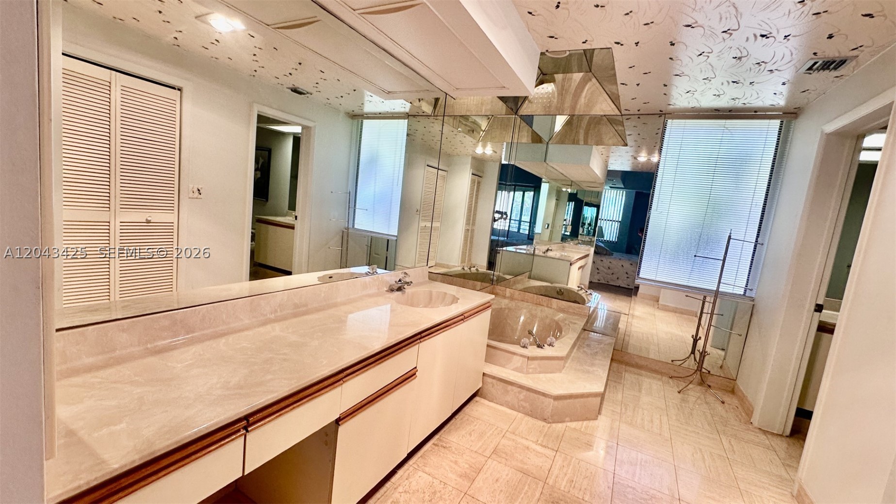 7472 La Paz Blvd #301, Boca Raton FL 33433