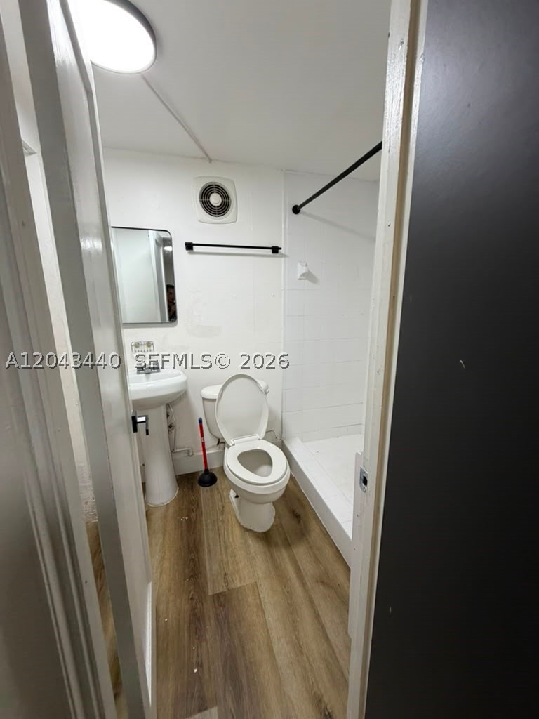 2137 NW 1st Ter #Back, Miami FL 33125