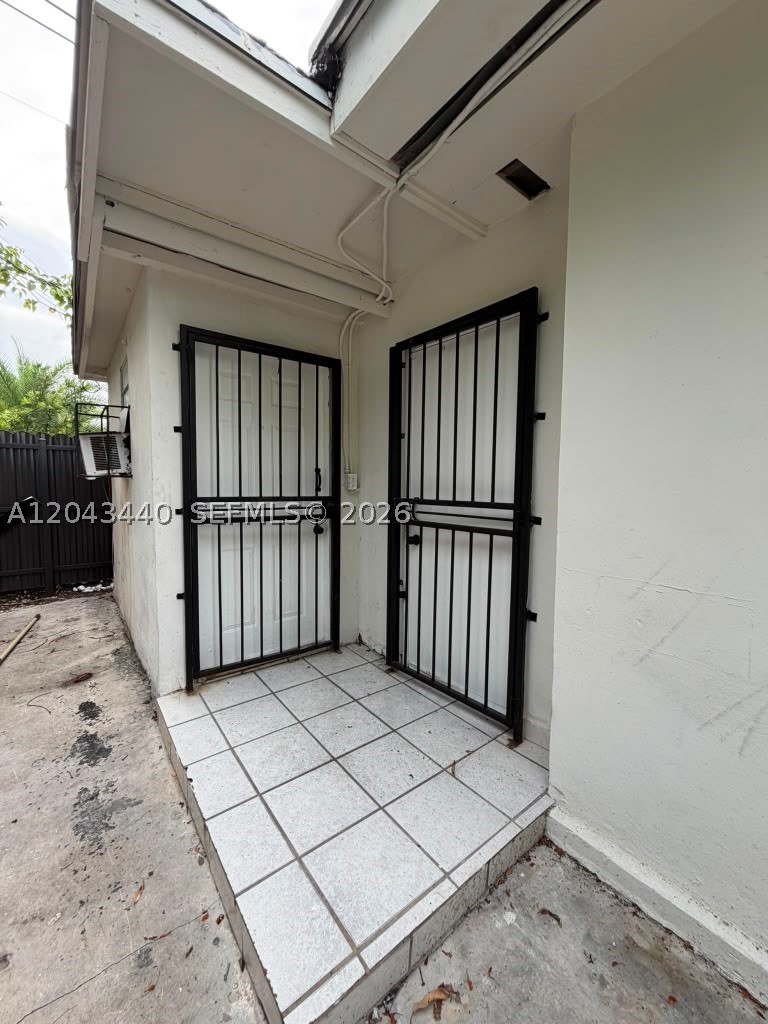 2137 NW 1st Ter #Back, Miami FL 33125
