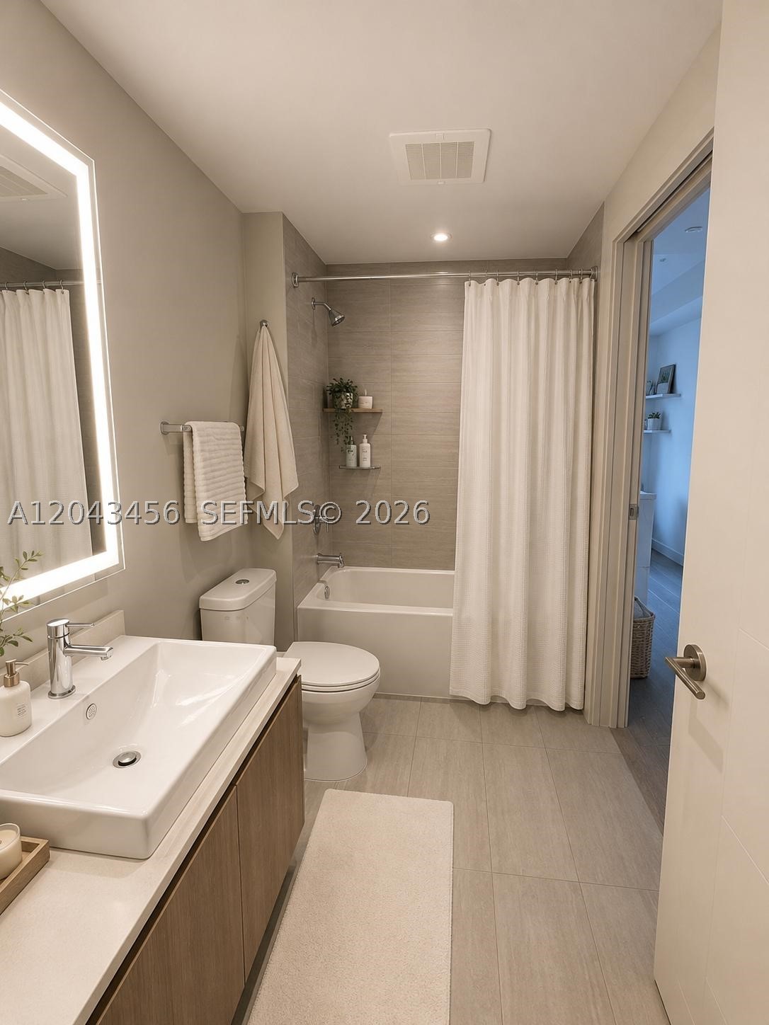 2960 NE 207th St #712, Aventura FL 33180