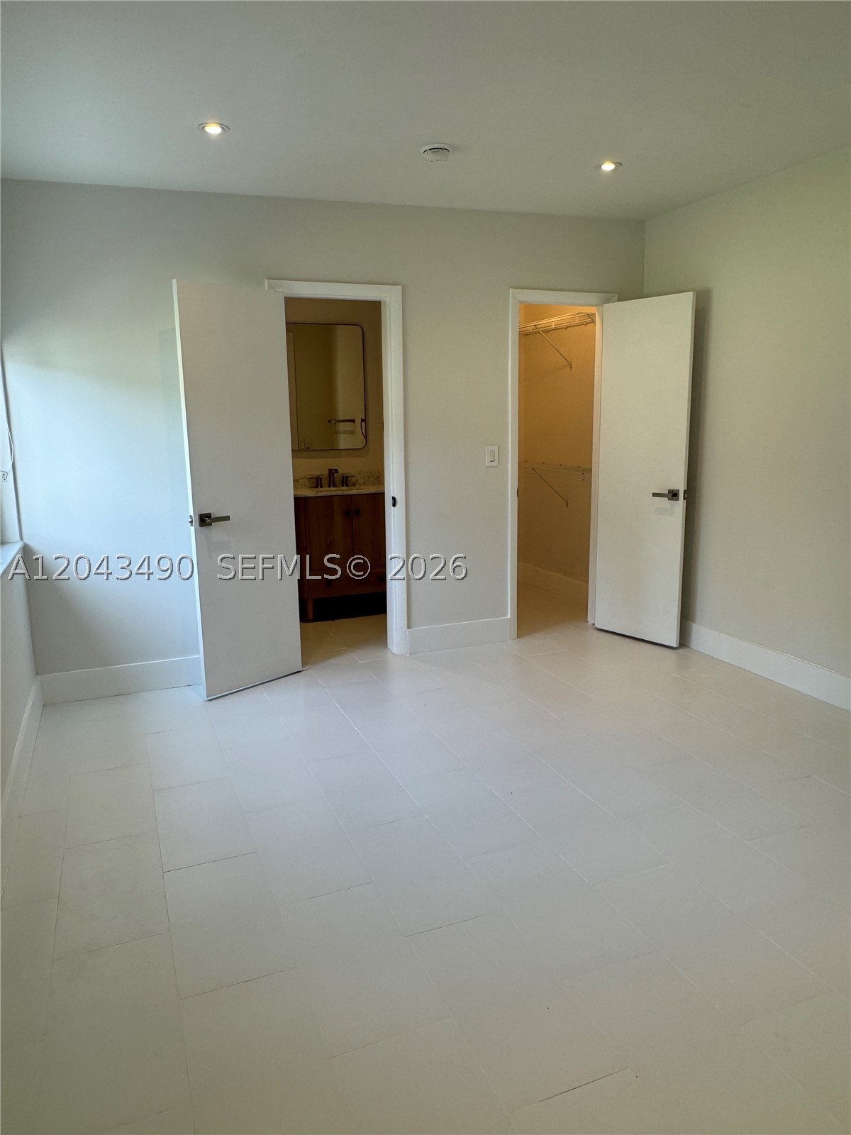 951 E 32nd St, Hialeah FL 33013