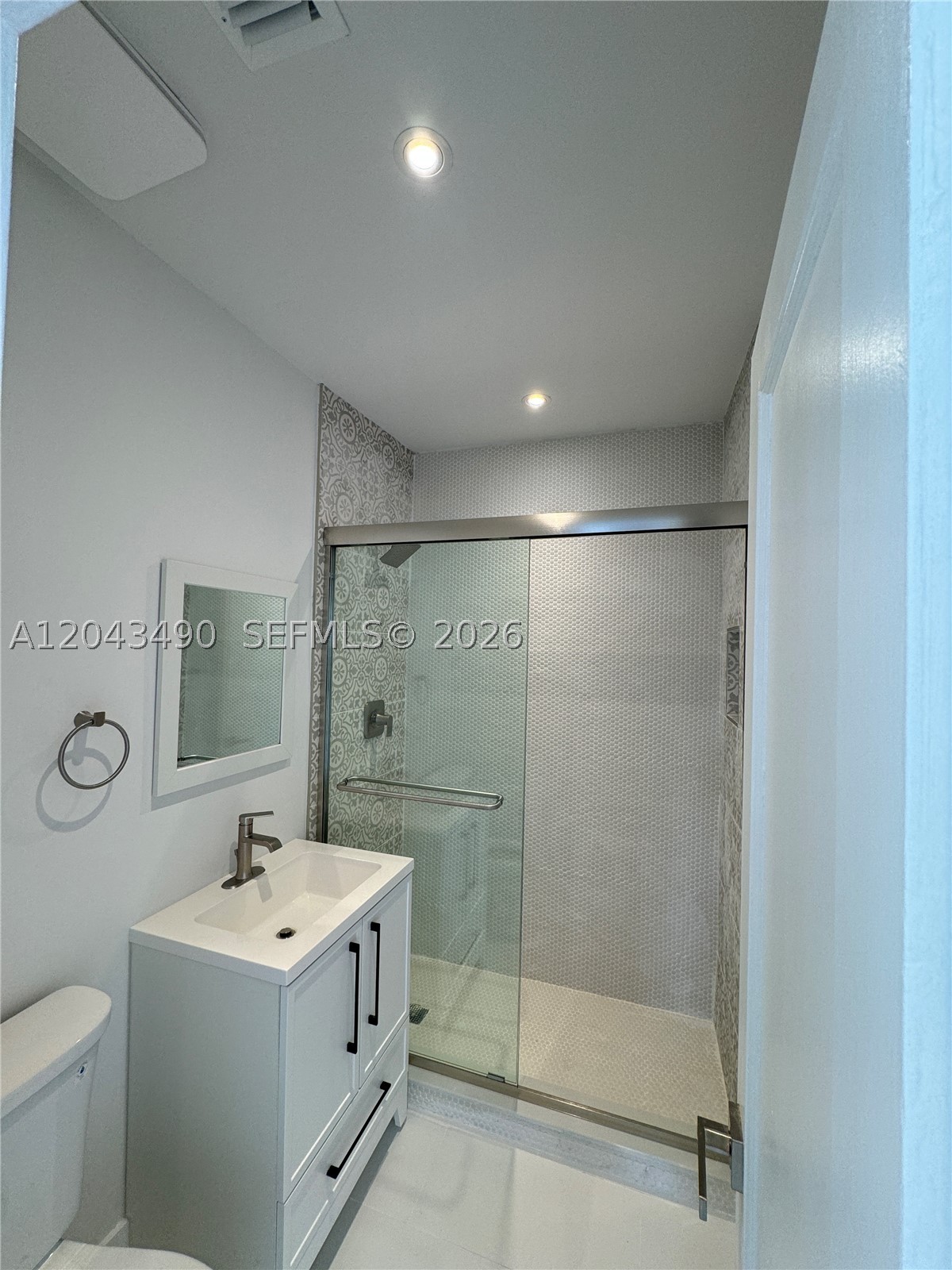 951 E 32nd St, Hialeah FL 33013