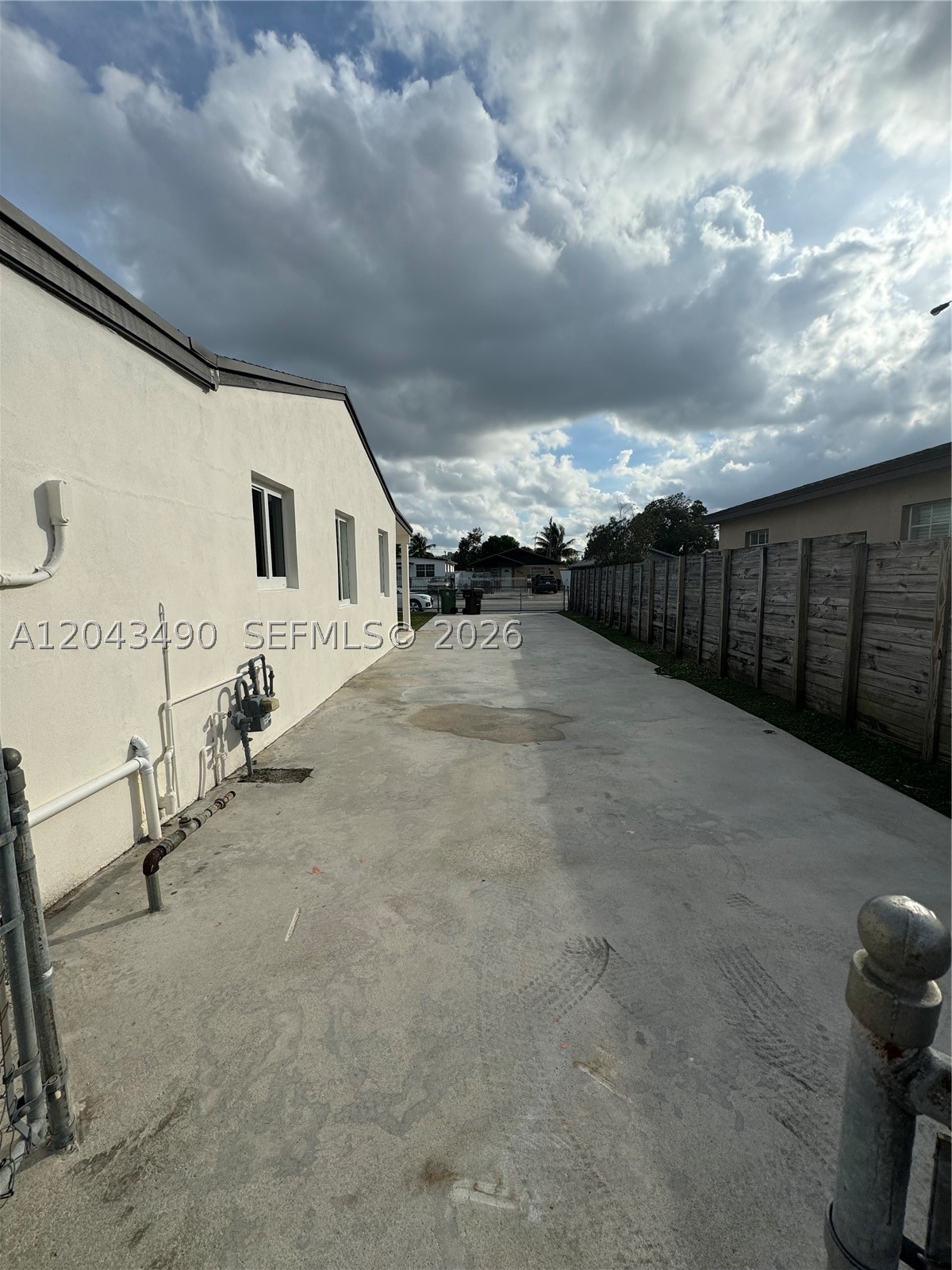 951 E 32nd St, Hialeah FL 33013