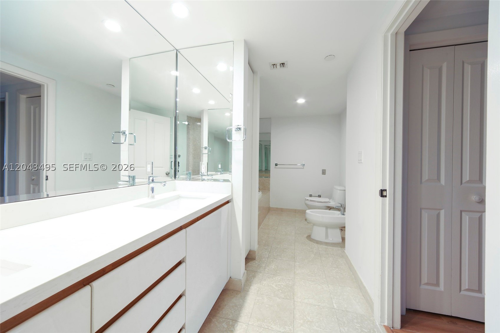 2127 Brickell Ave #2504, Miami FL 33129