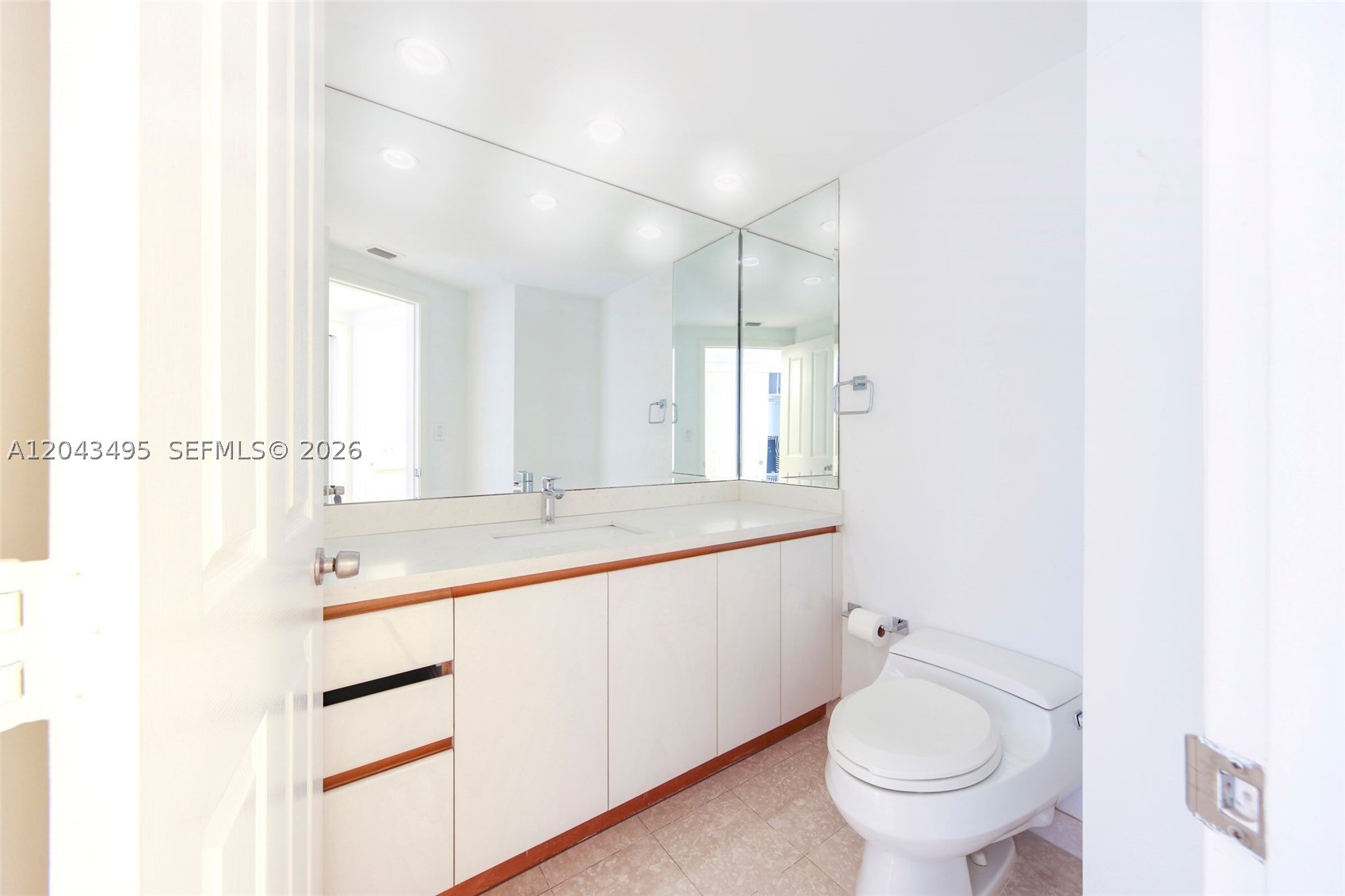 2127 Brickell Ave #2504, Miami FL 33129