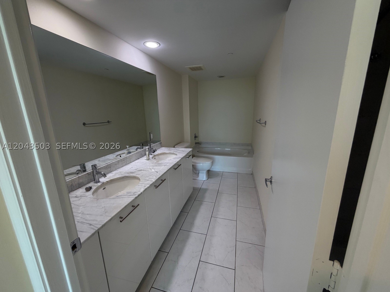 951 Brickell Ave #1206, Miami FL 33131
