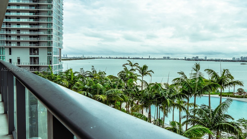 650 NE 32nd St #1102, Miami FL 33137